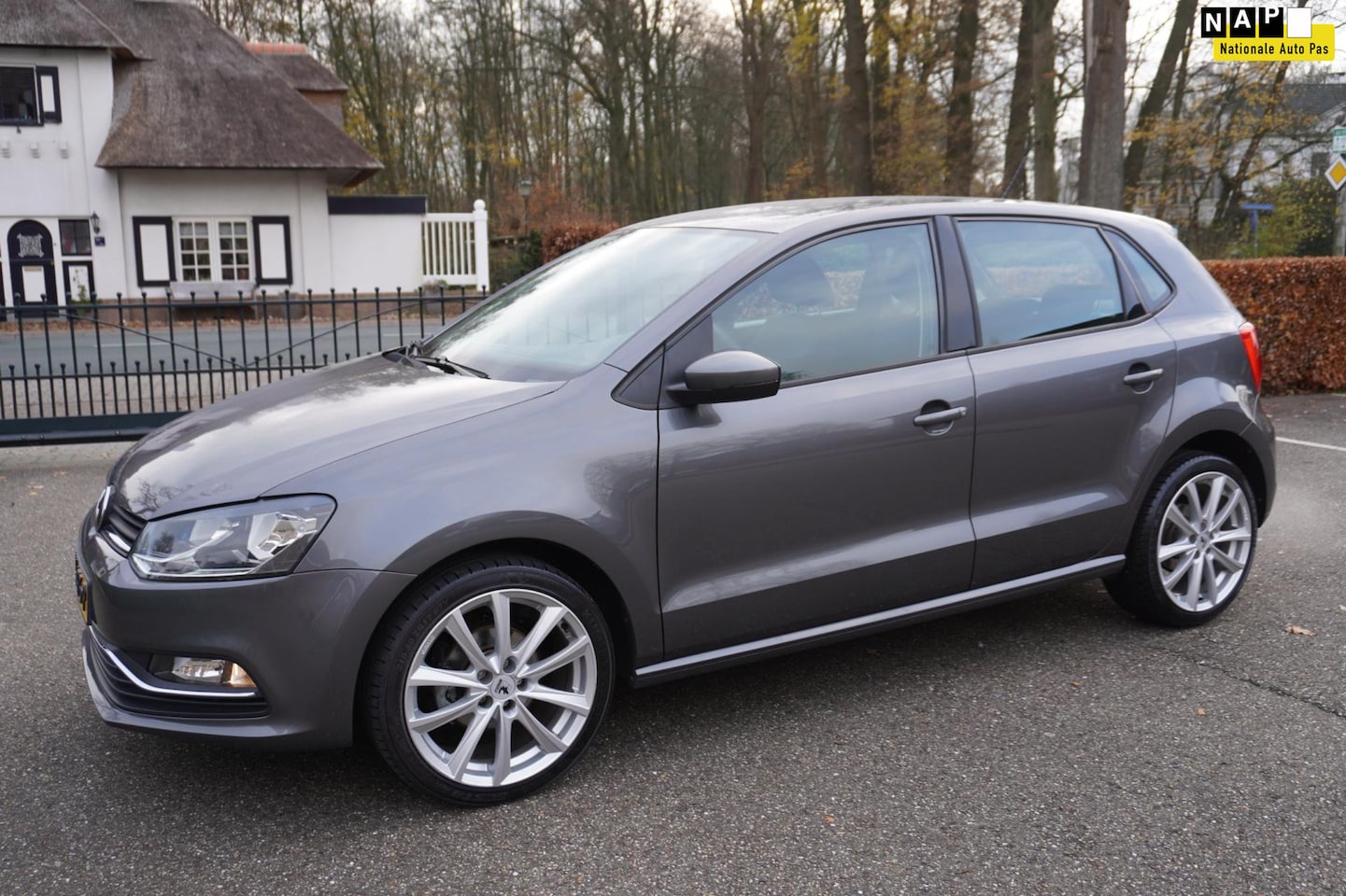 Volkswagen Polo - 1.2 TSI Comfortline 5 Drs Airco Navi Cruise Lm Velgen - AutoWereld.nl