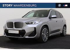 BMW iX1 - eDrive20 M Sport / Panoramadak / Sportstoelen / M Adaptief onderstel / Achteruitrijcamera
