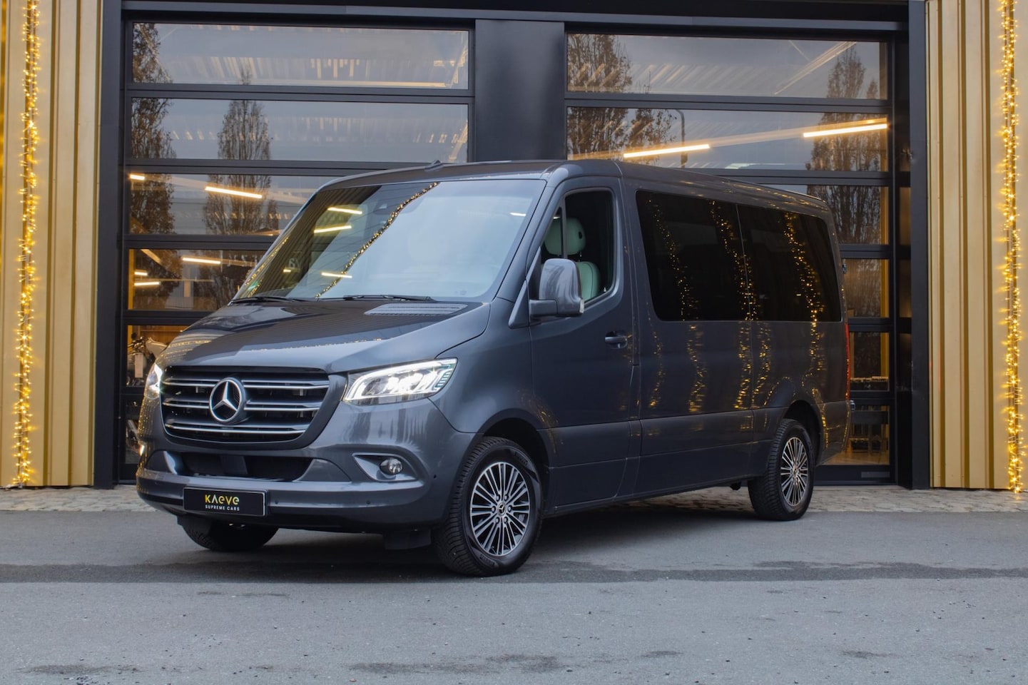 Mercedes-Benz Sprinter - 319 VIP 6 persons - AutoWereld.nl