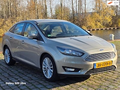 Ford Focus - 1.0 Titanium Navigatie airco cruis control parkeer sensor