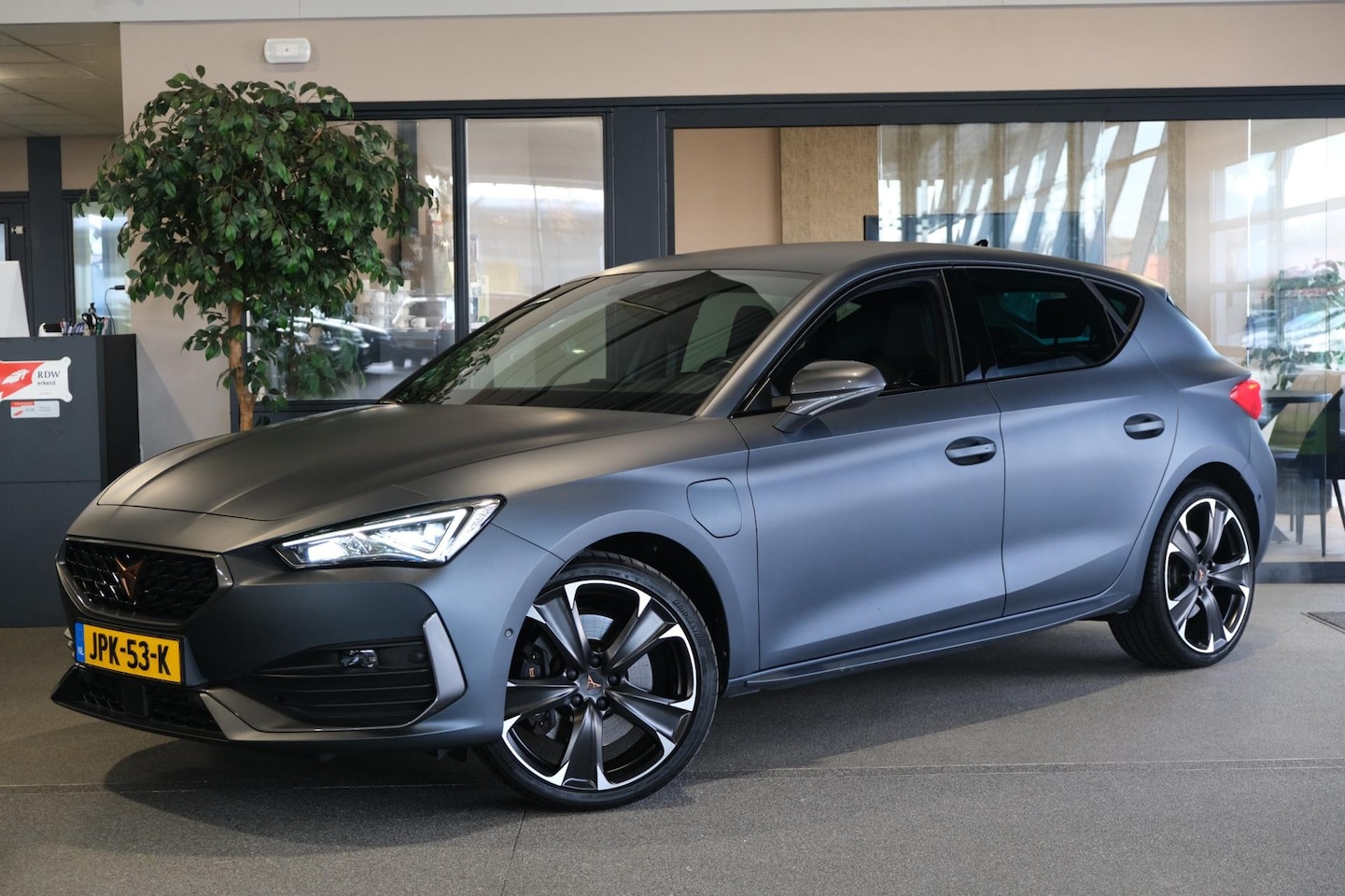 CUPRA Leon - 1.4 e-Hybrid VZ 245PK MATT Sport Stuur Navi ACC CAM PDC - AutoWereld.nl