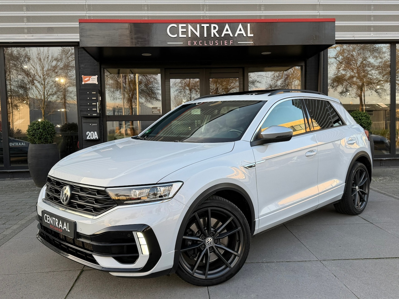 Volkswagen T-Roc - R 2.0 TSI 4Motion ABT|Pano|Akrapovic|ACC|Keyless|Camera|DCC|Carplay|350PK - AutoWereld.nl