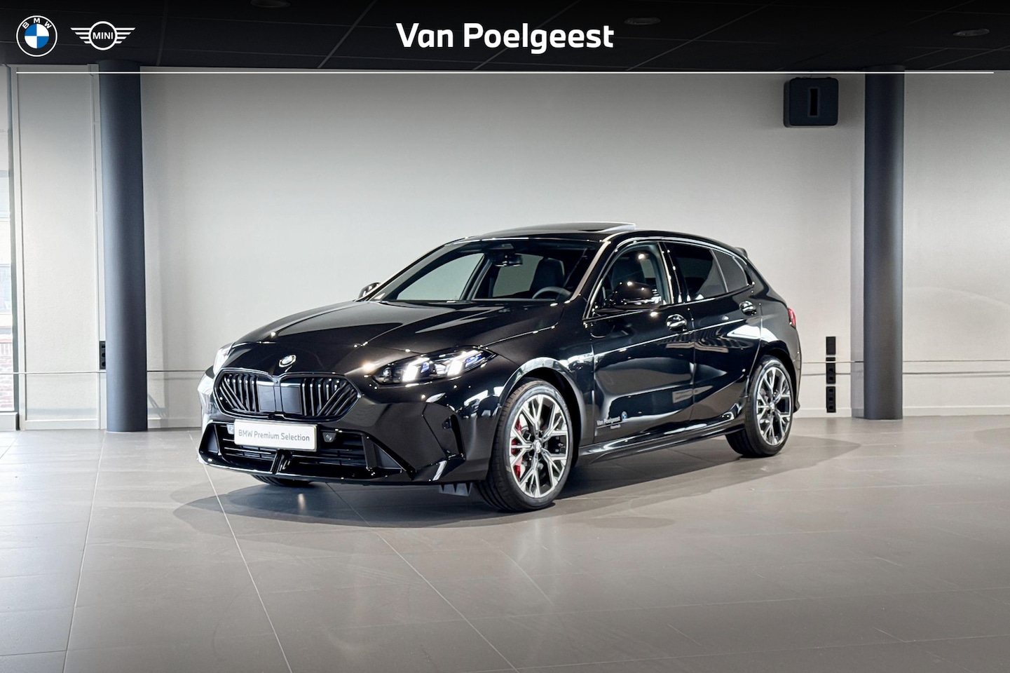 BMW 1-serie - 120 M Sport Design Edition | Glazen Panoramadak | Harman Kardon | Stoelverwarming | Achter - AutoWereld.nl