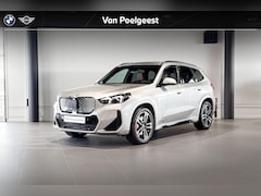 BMW iX1 - eDrive20 67 kWh | M Sport | Glazen Panoramadak | Harman Kardon | Trekhaak |