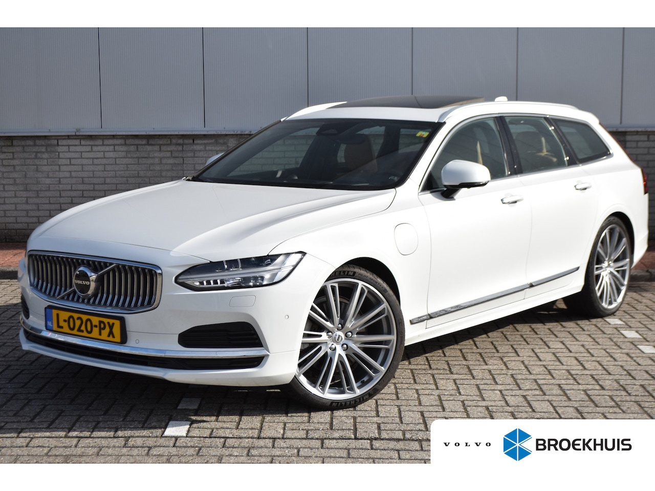 Volvo V90 - 2.0 T6 AWD Inscription Exclusive | Panoramadak | B&W | Luchtvering | Massage | 21"| - AutoWereld.nl