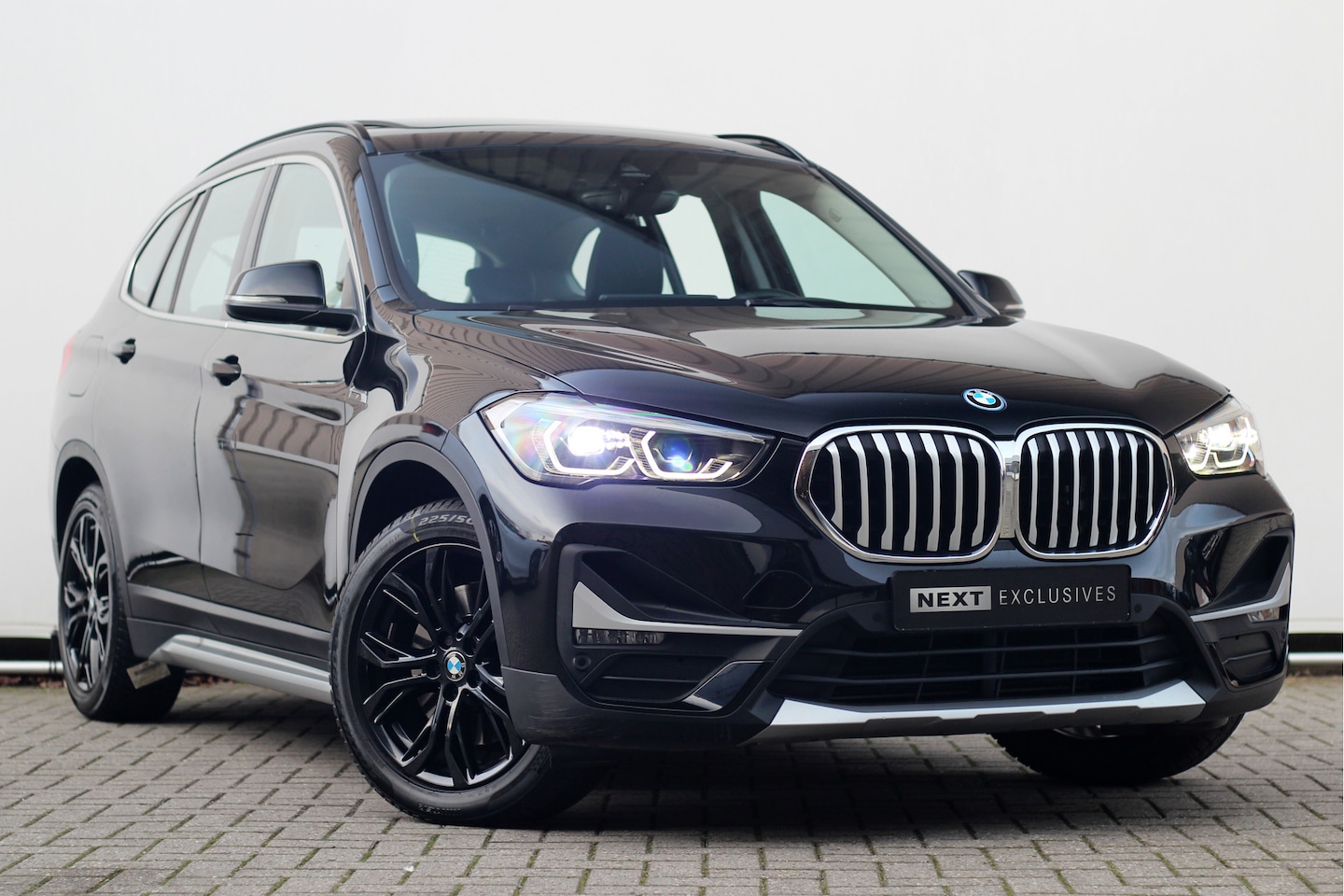 BMW X1 - xDrive25e High Executive | Pano | Head-up | Camera | Verwarming - AutoWereld.nl