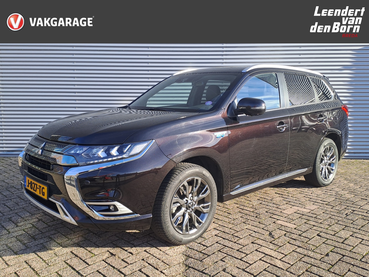 Mitsubishi Outlander - 2.4 PHEV Instyle | Automaat | Plug in | Leer | Navi | Camera | Cruise | Stoel Verw. - AutoWereld.nl