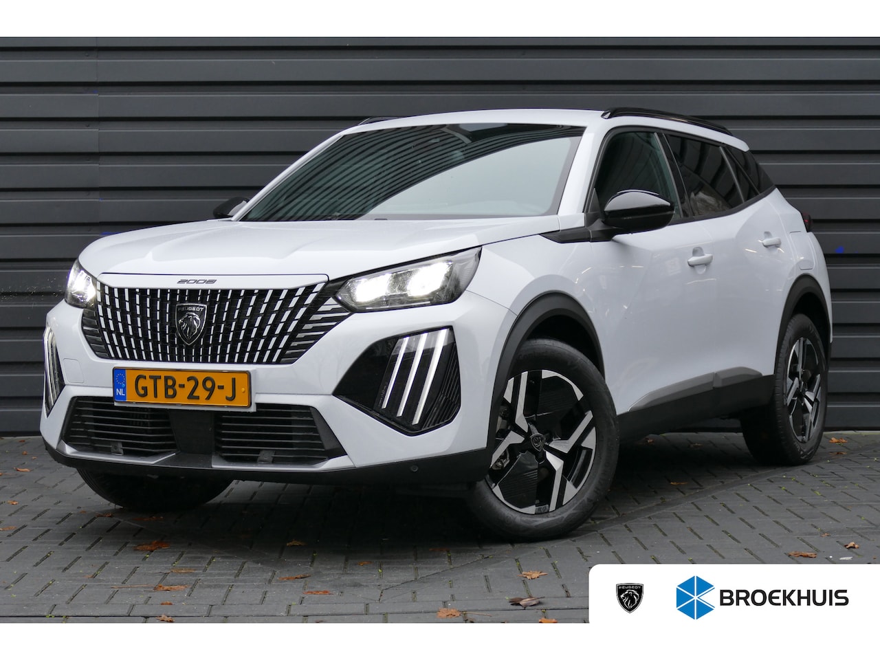 Peugeot 2008 - 1.2 HYRBRID 136PK ALLURE AUTOMAAT / NAVI / CLIMA / LED / PDC / 17"LMV / BLUETOOTH / CRUISE - AutoWereld.nl