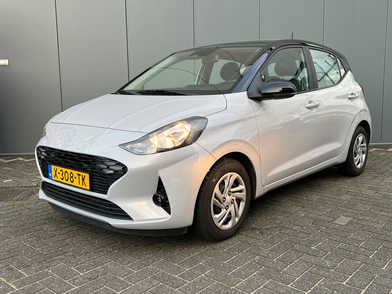 Hyundai i10 - 1.0 66pk Comfort Smart | Two-Tone Facelift | LED | Airco | Carplay | Navigatie | Bluetooth - AutoWereld.nl