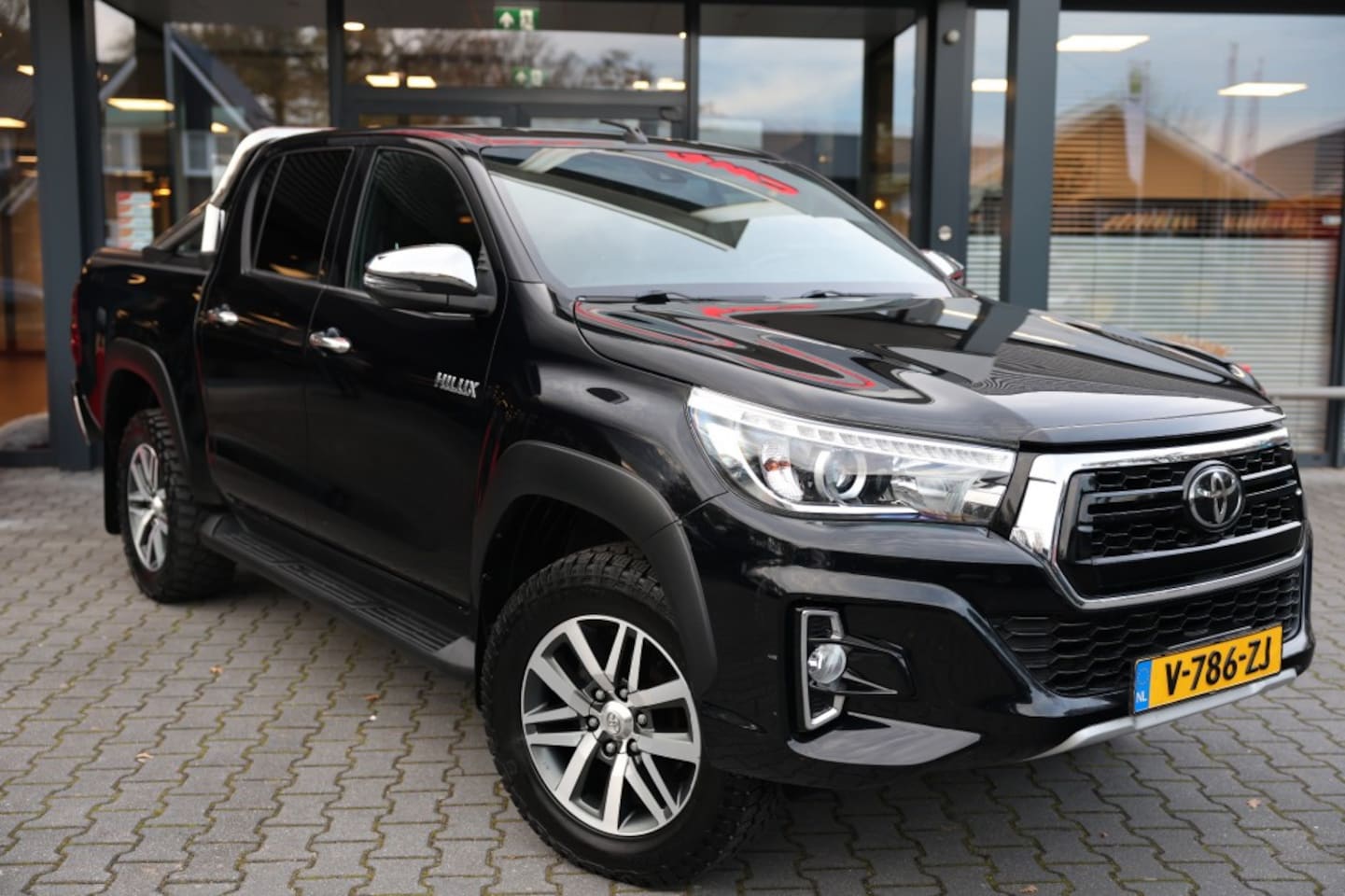 Toyota HiLux - 2.4 D-4D DUBBEL CABIN LIMITED BE TREKKER A/T 5SITZ VAN - AutoWereld.nl