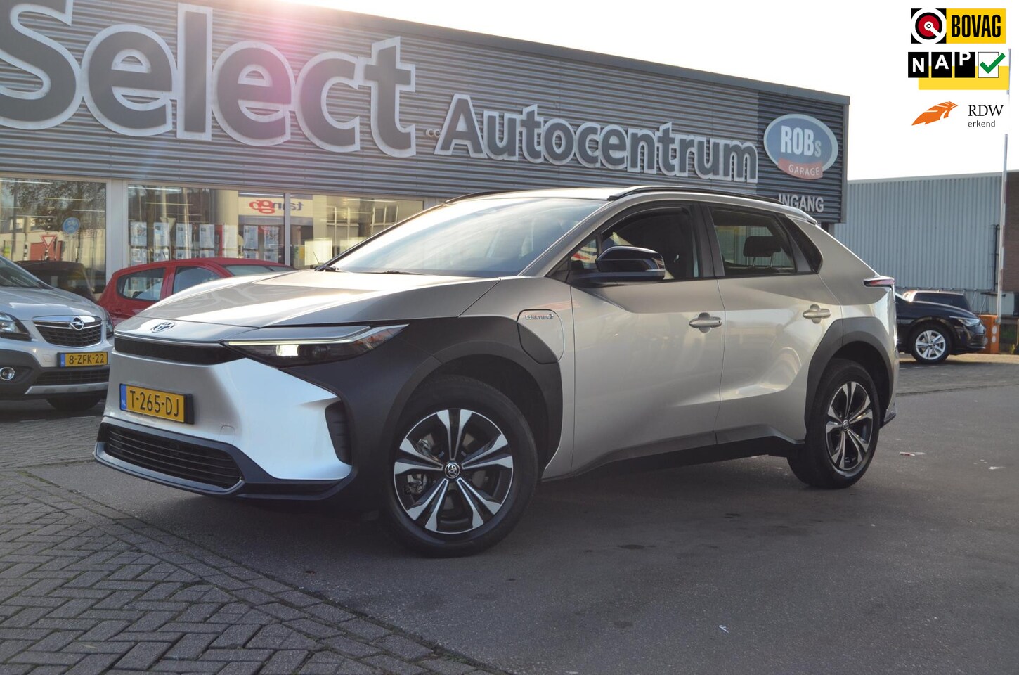 Toyota bZ4X - Active 71 kWh|NAVI|CARPLAY|CAMERA|ADAPT.CRUISE - AutoWereld.nl