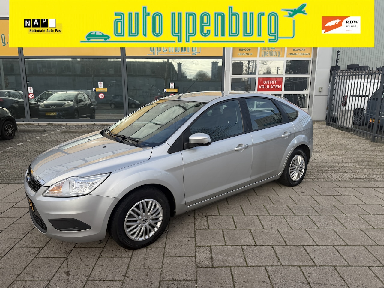 Ford Focus - 1.8 Trend Flexi Fuel * 112.751 Km * Airco * 5 Deurs * NIEUWSTAAT * - AutoWereld.nl