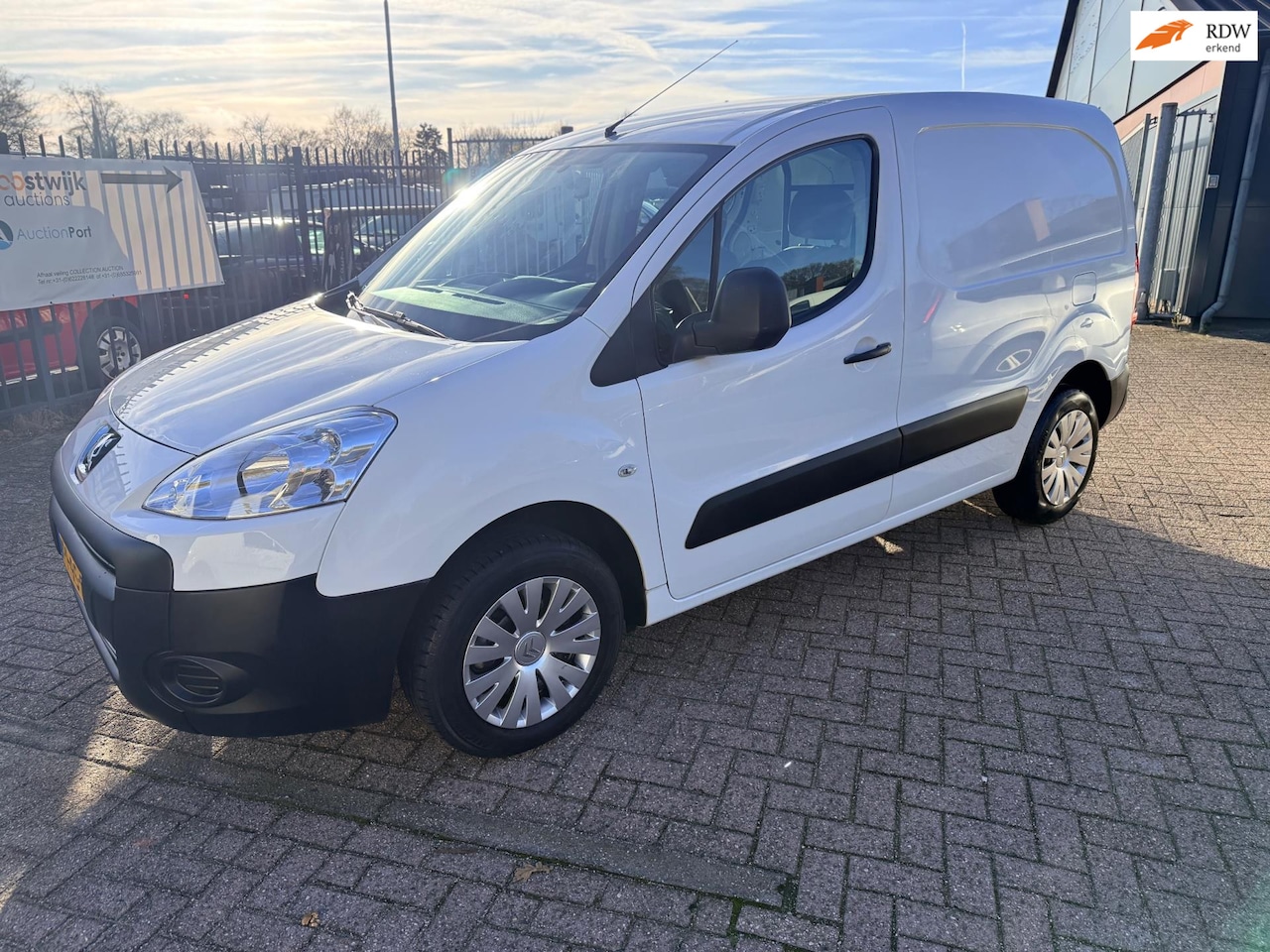 Peugeot Partner - 1.6 16V BENZINE * JUISTE MOTOR * - AutoWereld.nl