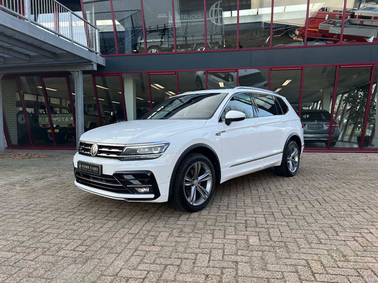 Volkswagen Tiguan Allspace - 1.4 TSI Highline Business R 7p. | Pano | 3x R-line | Trekhaak | Leder | ACC | - AutoWereld.nl