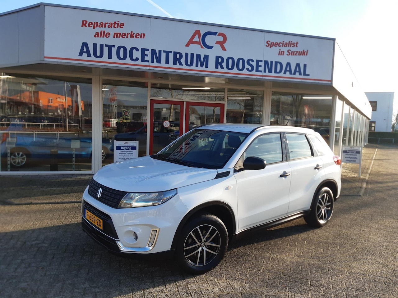 Suzuki Vitara - 1.4 Boosterjet Comfort Smart Hybrid met trekhaak lage km stand - AutoWereld.nl