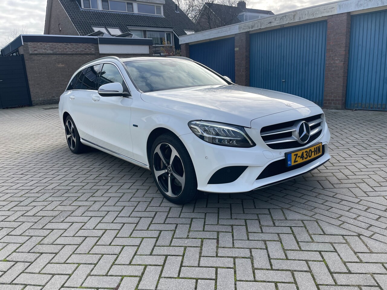 Mercedes-Benz C-klasse Estate - 300e Premium Plus Pack Volleder | Pano | Camera - AutoWereld.nl