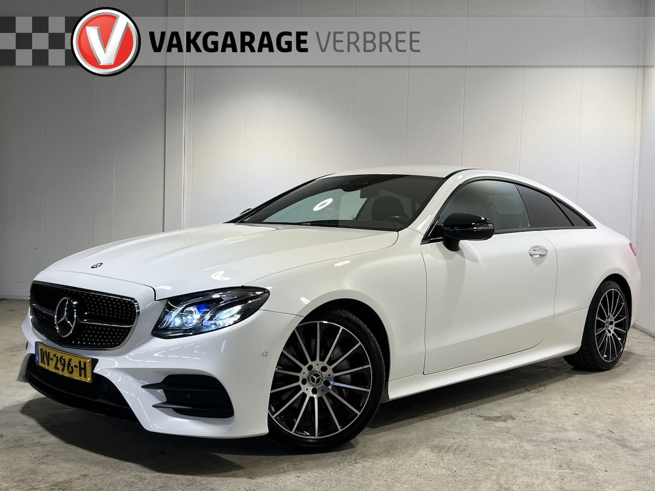 Mercedes-Benz E-klasse Coupé - 200 Edition 1 | 20" LM Velgen | Lederen Bekleding | Voorstoelen Verwarmd | Achteruitrijcam - AutoWereld.nl