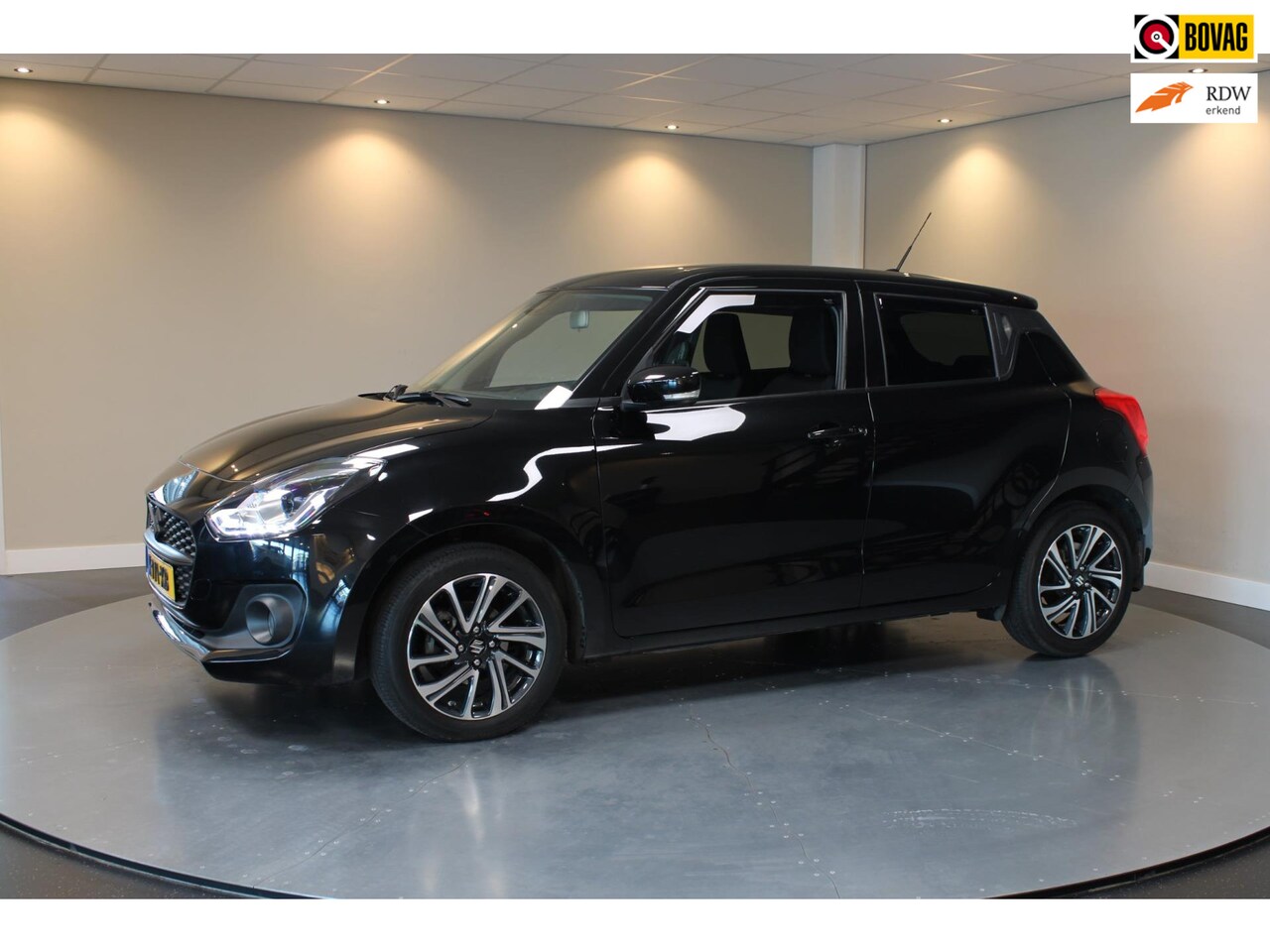 Suzuki Swift - 1.2 Select Smart Hybrid *Carplay* Adapt.Cruise|Camera|Stoelverw. - AutoWereld.nl