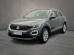 Volkswagen T-Roc - Sport 1.5 TSI 150pk Trekhaak, Panoramadak, Adaptive cruise control, Navigatie, Parkeersens