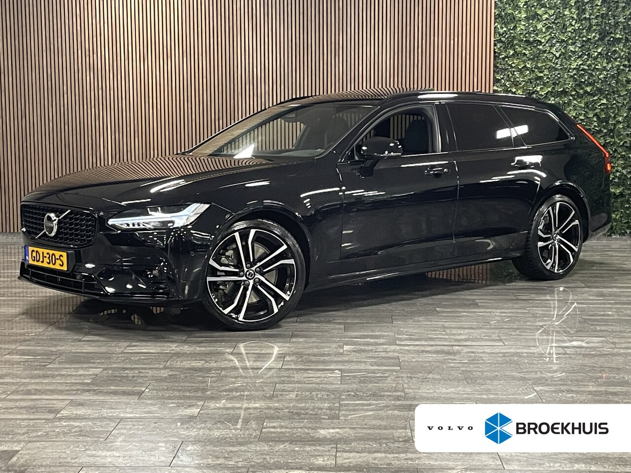 Volvo V90 - B5 Ultimate Dark | Head-Up Display | Harman Kardon | Adaptieve Cruise Control | Stoelverwa - AutoWereld.nl