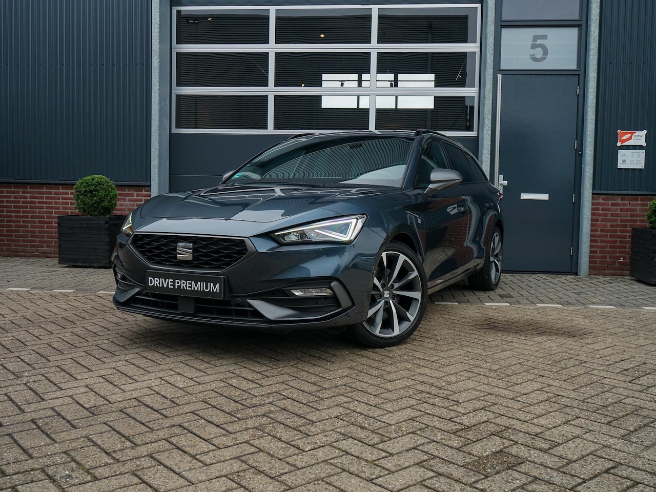 SEAT Leon Sportstourer - 1.5 eTSI FR Launch Edition 1.5 eTSI FR Launch Edition - AutoWereld.nl