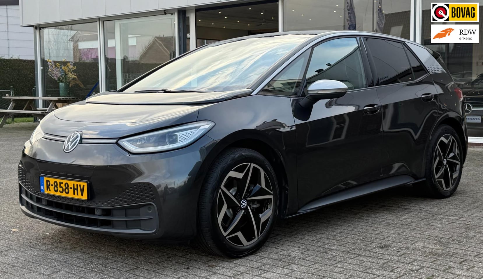 Volkswagen ID.3 - First 58 kWh / IQ LIGHT / KEY LESS / SOH 92% / 19'' LM - AutoWereld.nl