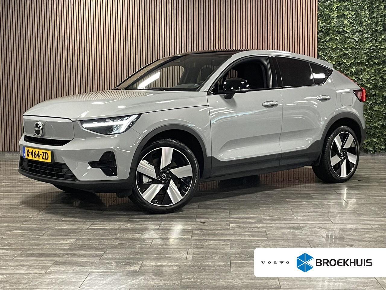 Volvo C40 - Single Motor Extended Range Plus 82 kWh | All Season banden | Adaptieve Cruise Control | S - AutoWereld.nl