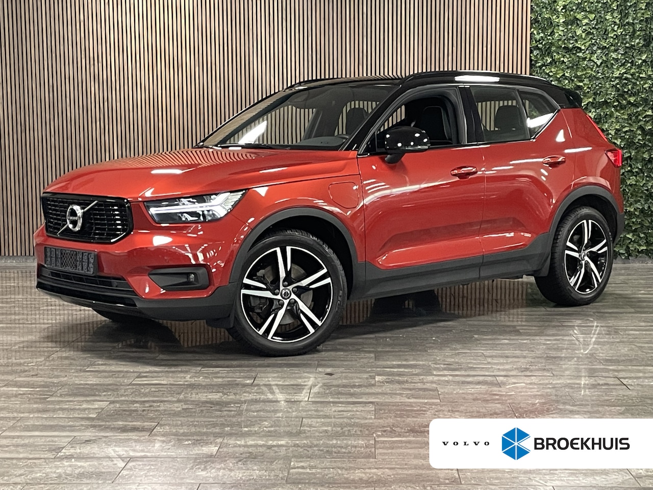 Volvo XC40 - T4 Recharge R-Design | Stoel en Stuurwielverwarming | Parkeercamera | Standkachel met Volv - AutoWereld.nl