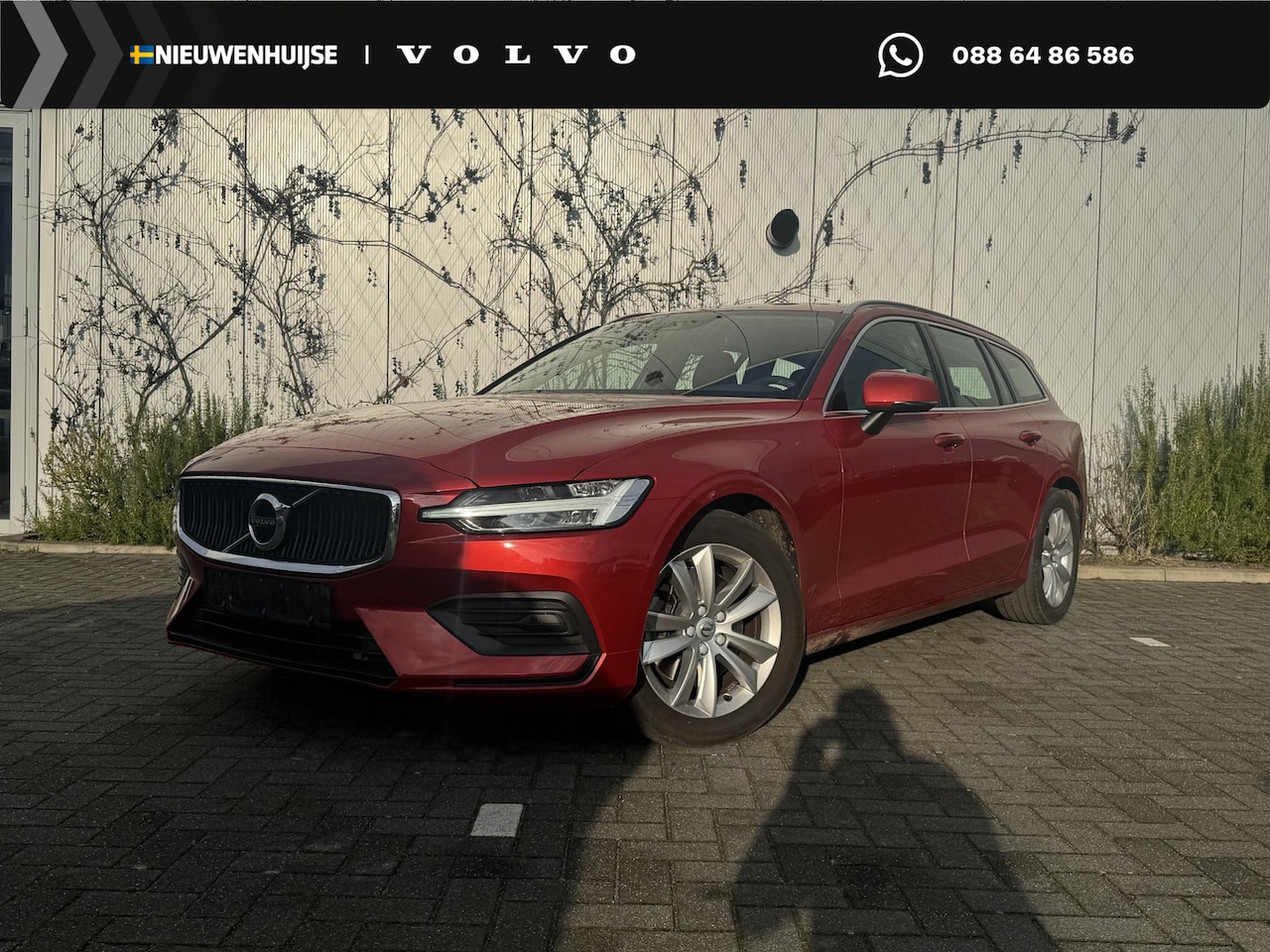 Volvo V60 - 2.0 B3 Momentum Business | Adaptieve Cruise Control | Trekhaak | Parkeersensoren voor + ac - AutoWereld.nl