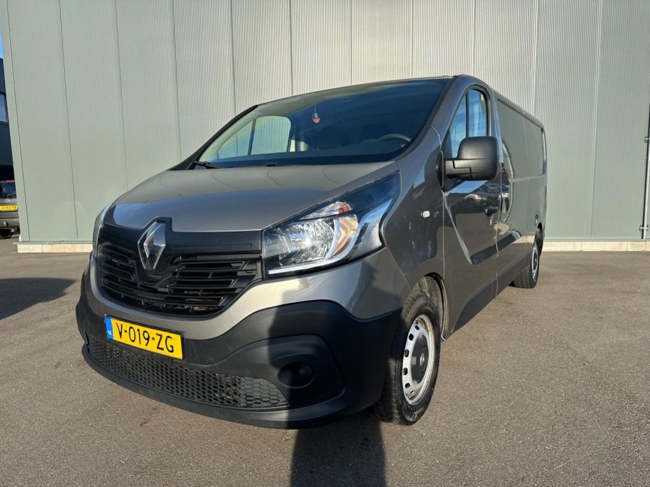 Renault Trafic - 1.6 dCi T29 L2H1 Com 3 ZITS | TREKHAAK | CRUISE ! - AutoWereld.nl