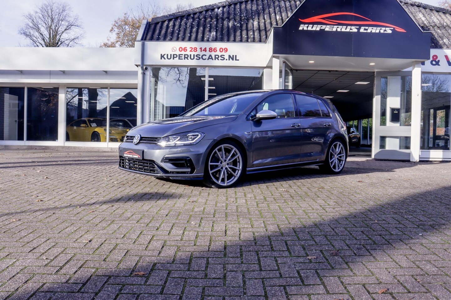 Volkswagen Golf - 7.5 2.0 TSI 4Motion R Carplay/Pano/Dyn/Virtual/Carbon/19"/Matrix LED - AutoWereld.nl