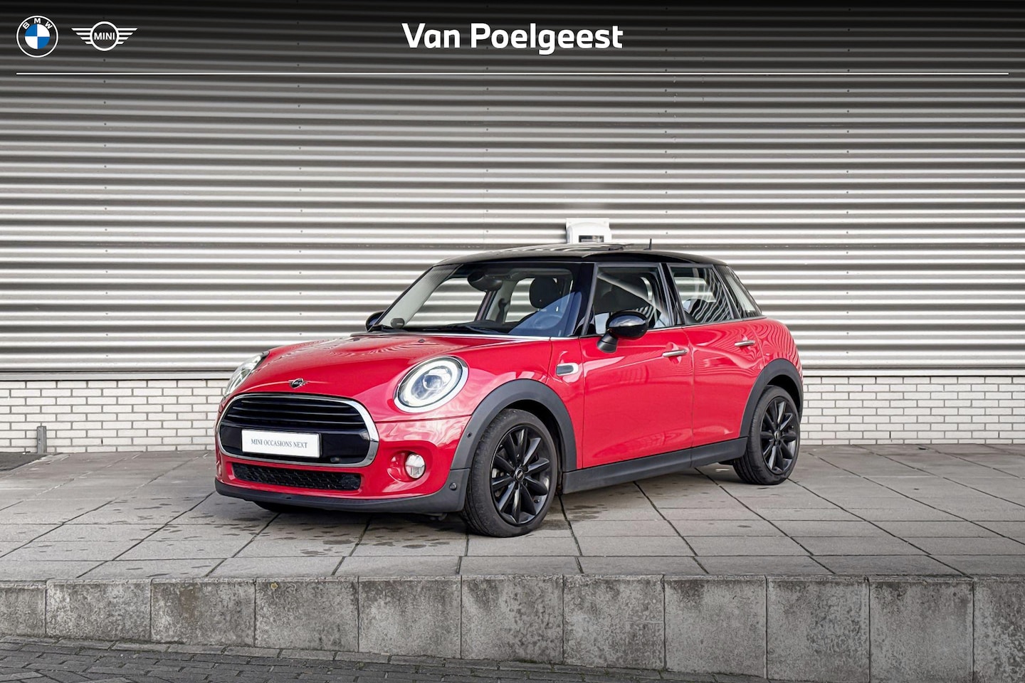 MINI Cooper - 5-deurs 1.5 Pepper / Serious Business / Comfort Access / Achteruitrijcamera / Panoramadak - AutoWereld.nl