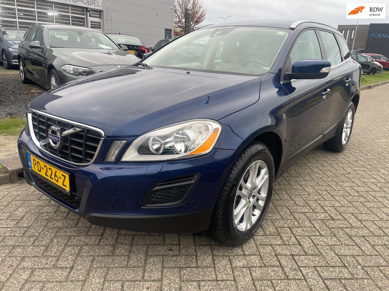 Volvo XC60 - 2.0 D4 Momentum 5 Cilinder 120 kw Garantie - AutoWereld.nl