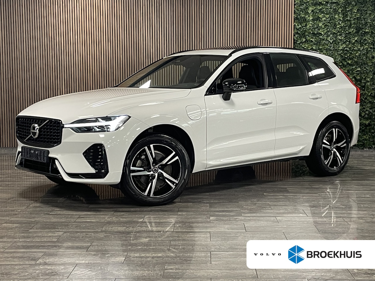 Volvo XC60 - T6 AWD Recharge Plus Dark Long Range | Adaptieve Cruise Control | Stoel en Stuurwielverwar - AutoWereld.nl