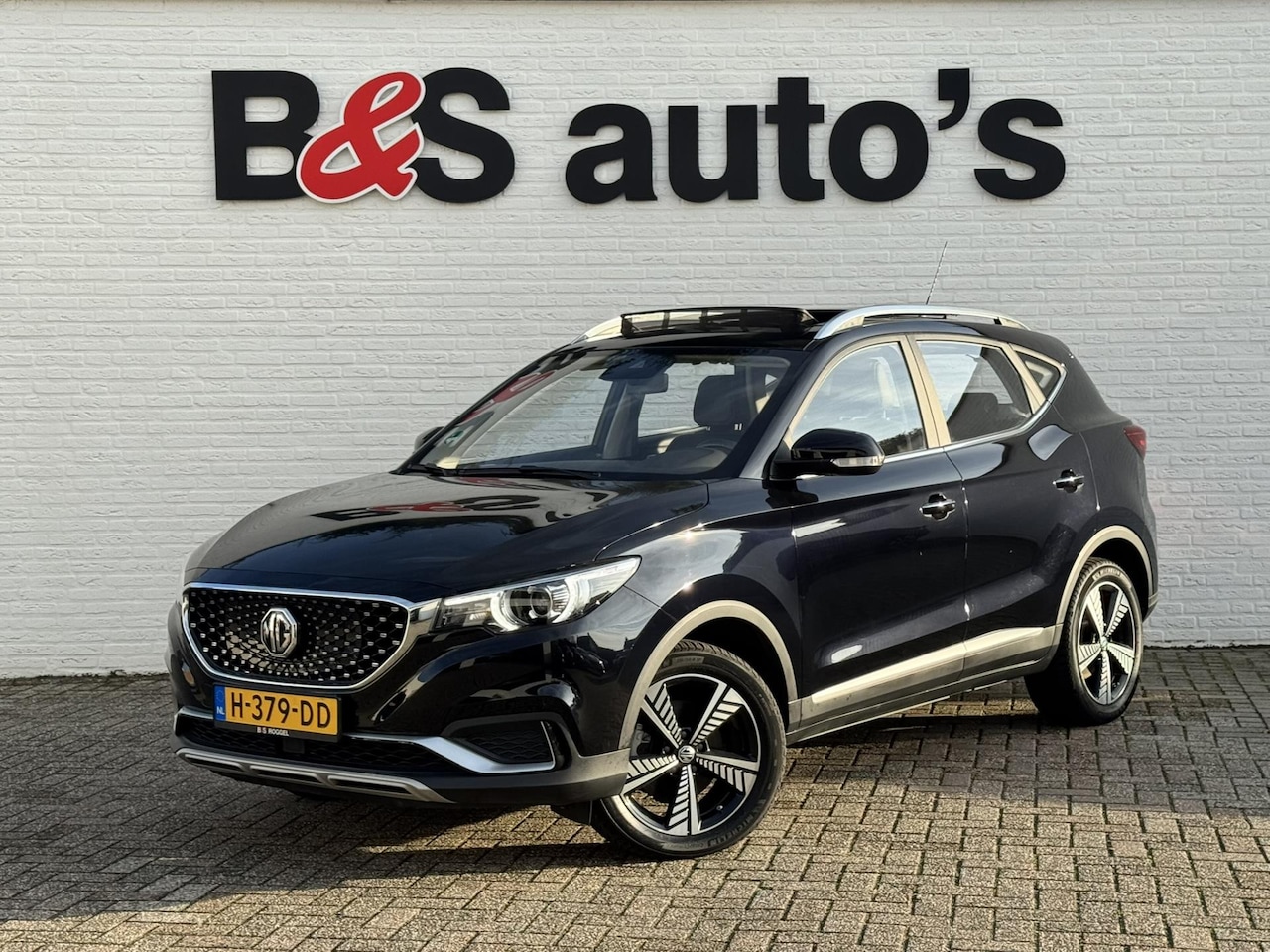 MG ZS - Luxury 45 kWh Adaptive cruise Climate control Achteruitrijcamera-sensoren Apple / Android - AutoWereld.nl