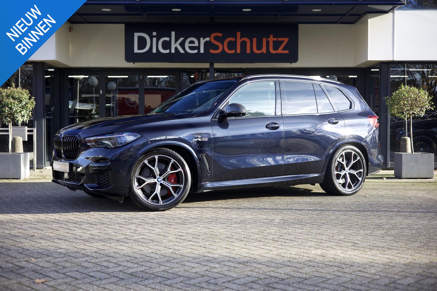 BMW X5 - xDrive45e M Sport SkyLounge | Carbon | B & W | Trekhaak - AutoWereld.nl