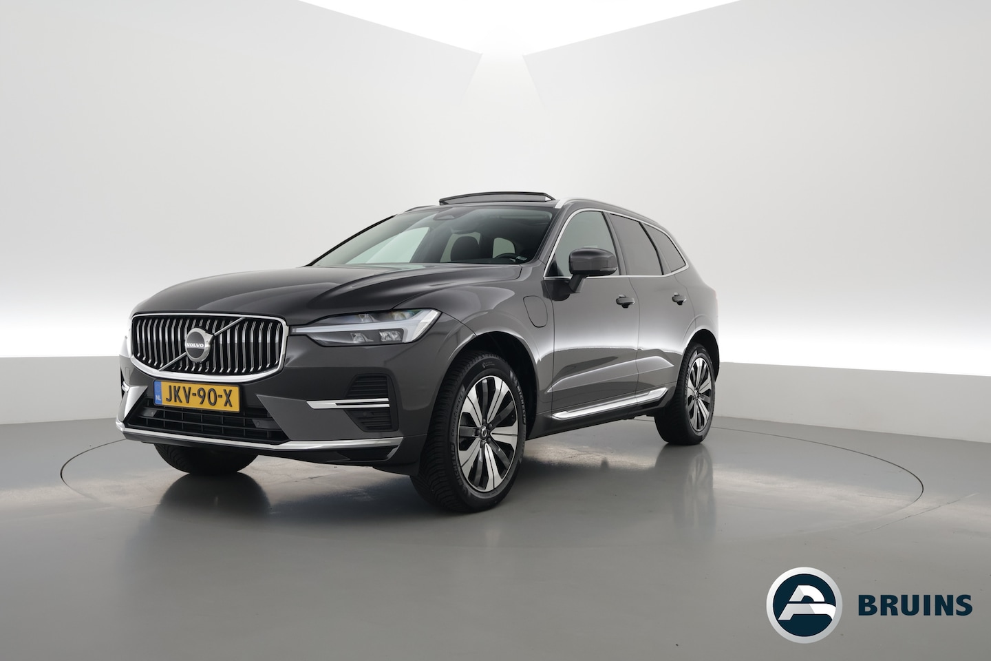 Volvo XC60 - 2.0 T6 Plug-in hybrid AWD Core | Pano | Pilot Assist | Blis | 4x Stoel- & stuurverw. | 19" - AutoWereld.nl