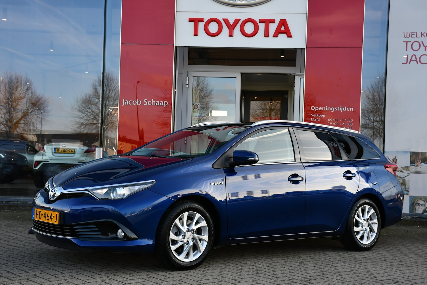 Toyota Auris Touring Sports - 1.8 Hybrid Lease Pro Automaat 136pk | Panoramdak | Trekhaak | Navigatie | PDC vóór- & acht - AutoWereld.nl