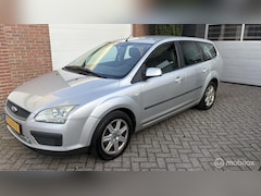 Ford Focus Wagon - 1.6-16V Ambiente