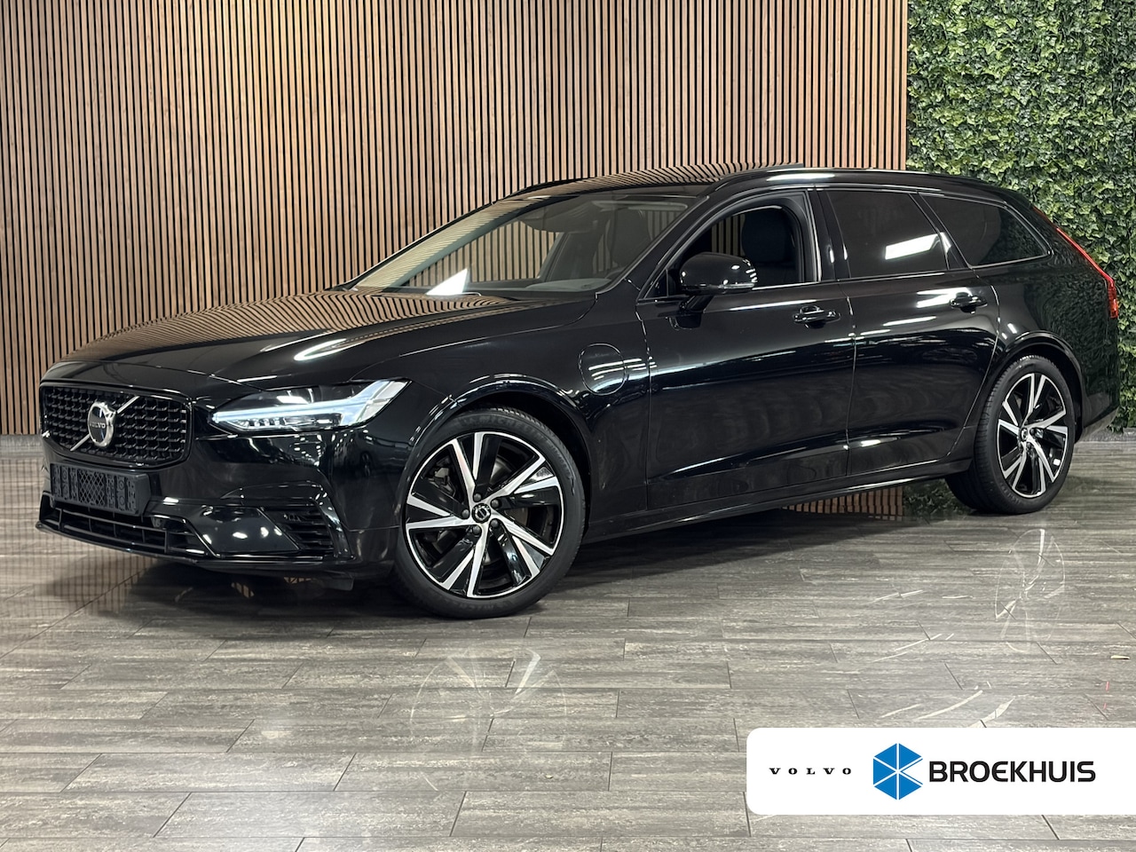 Volvo V90 - T6 AWD Recharge R-Design Schuifdak | Head-Up Display | Adaptieve Cruise Control | Standkac - AutoWereld.nl