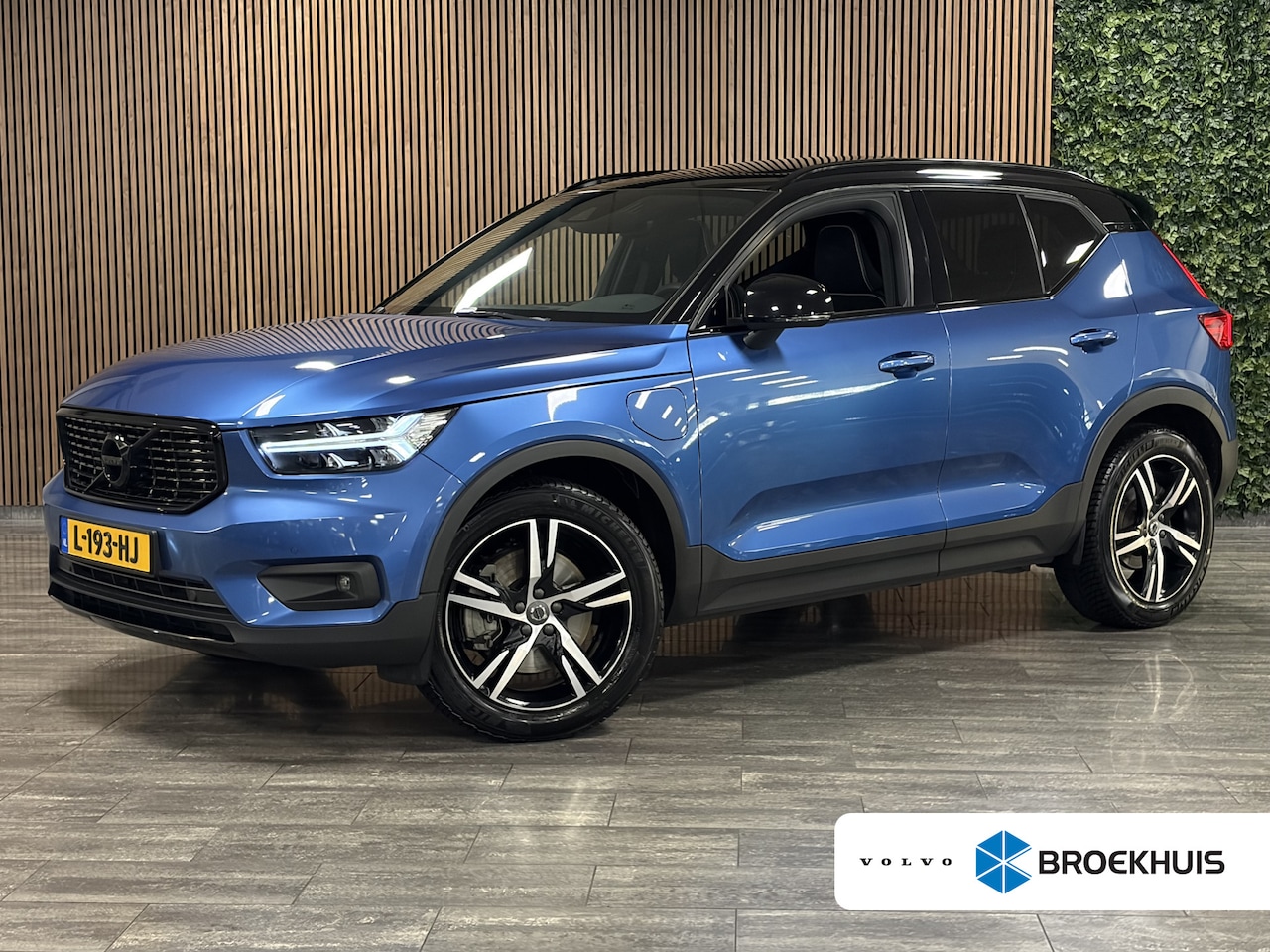 Volvo XC40 - 1.5 T5 Recharge R-Design Schuifdak | Trekhaak | Polestar Engineered | Harman Kardon | Best - AutoWereld.nl