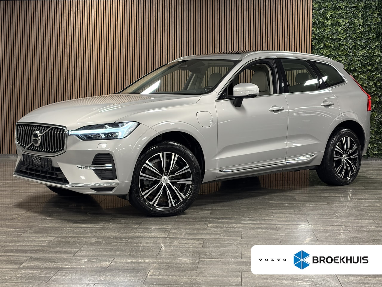 Volvo XC60 - T6 AWD Recharge Plus Bright Long Range Adaptieve Cruise Control | Stoel en Stuurwielverwar - AutoWereld.nl