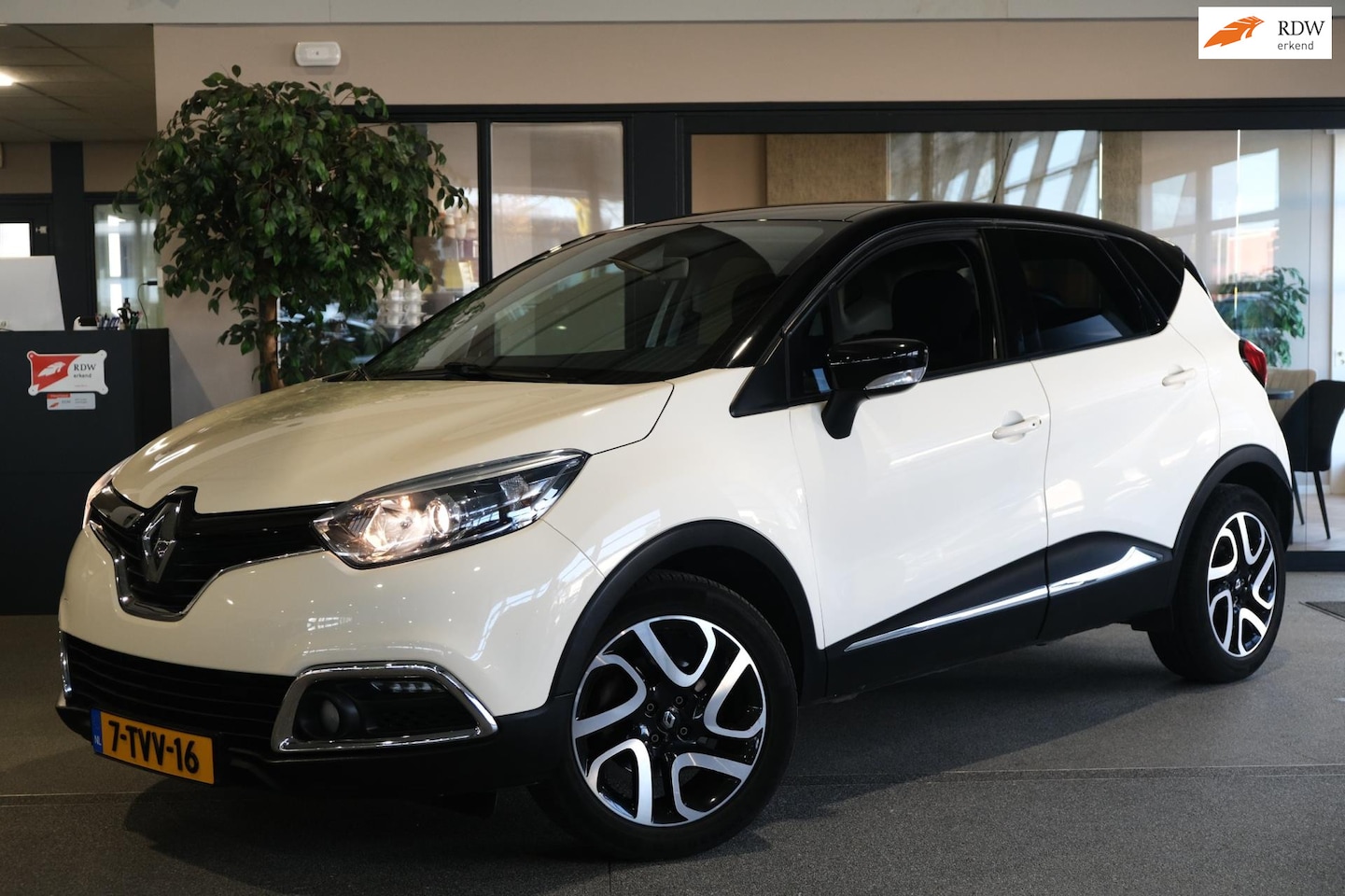 Renault Captur - 1.2 TCe Dynamique auto Navi Cruise Cam PDC TREK NAP - AutoWereld.nl