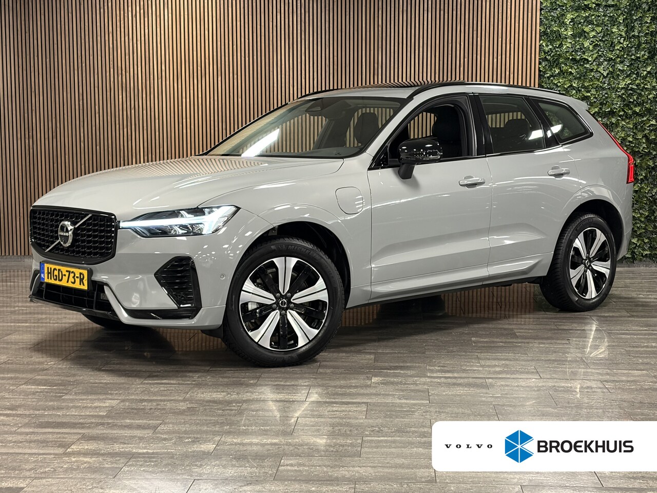 Volvo XC60 - 2.0 T6 Plug-in hybrid AWD Plus Dark Trekhaak | 360° Camera | All Season banden | Adaptieve - AutoWereld.nl