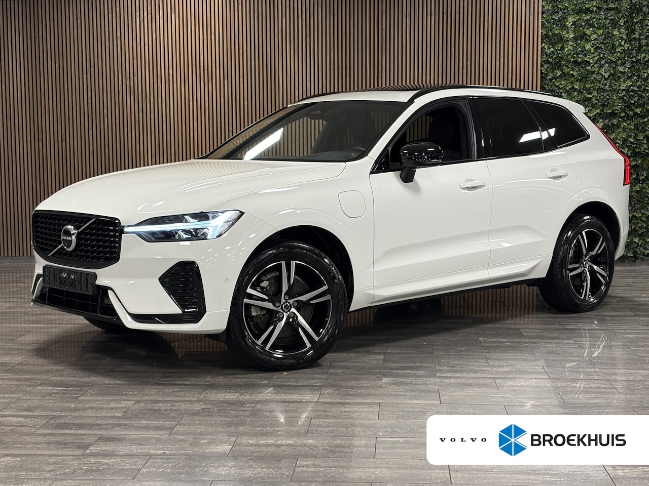 Volvo XC60 - T6 AWD Recharge Plus Dark Long Range 360° Camera | Adaptieve Cruise Control | Standkachel - AutoWereld.nl