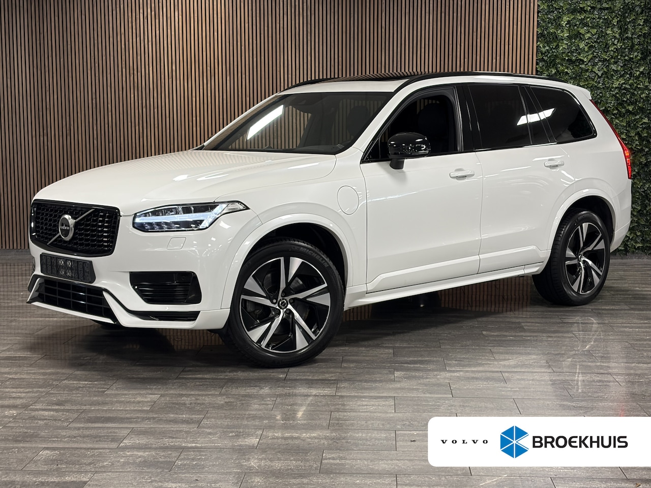 Volvo XC90 - T8 AWD Recharge R-Design Bowers & Wilkins | Stoelventilatie | 360° Camera | Carbon inleg | - AutoWereld.nl