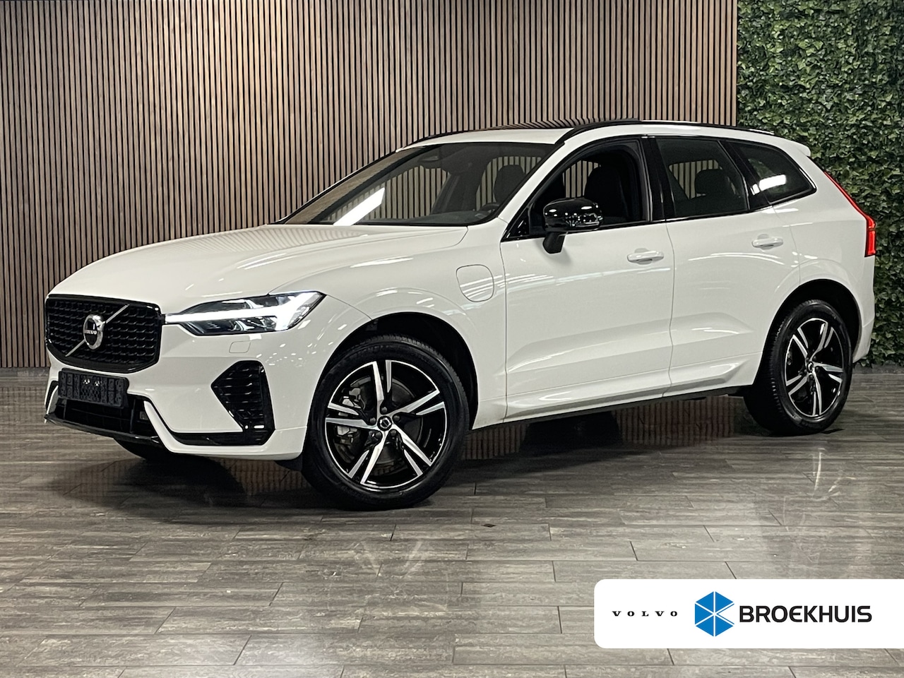 Volvo XC60 - T6 AWD Recharge R-Design Long Range All Season banden | Stoel en Stuurwielverwarming | Sta - AutoWereld.nl