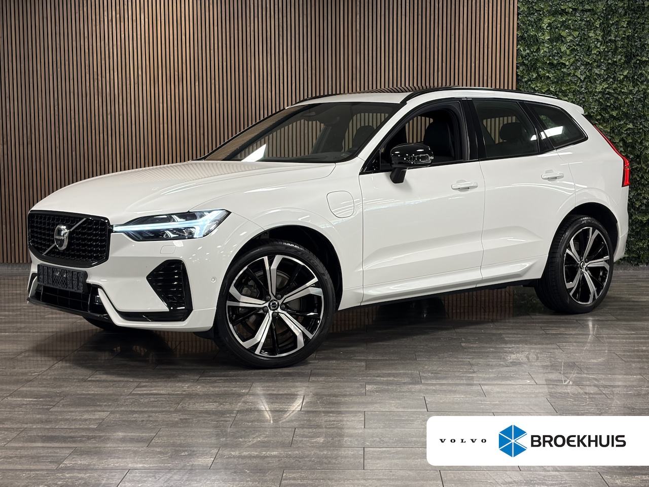 Volvo XC60 - T6 AWD Recharge Plus Dark | 360° Camera | Head-Up Display | Adaptieve Cruise Control | Cry - AutoWereld.nl