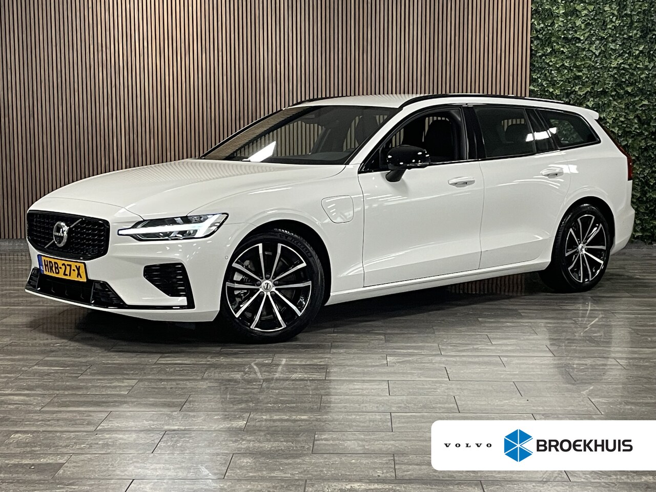 Volvo V60 - 2.0 T6 Plug-in hybrid AWD Plus Dark | Trekhaak | 455pk | Adaptieve Cruise Control | Stoel - AutoWereld.nl