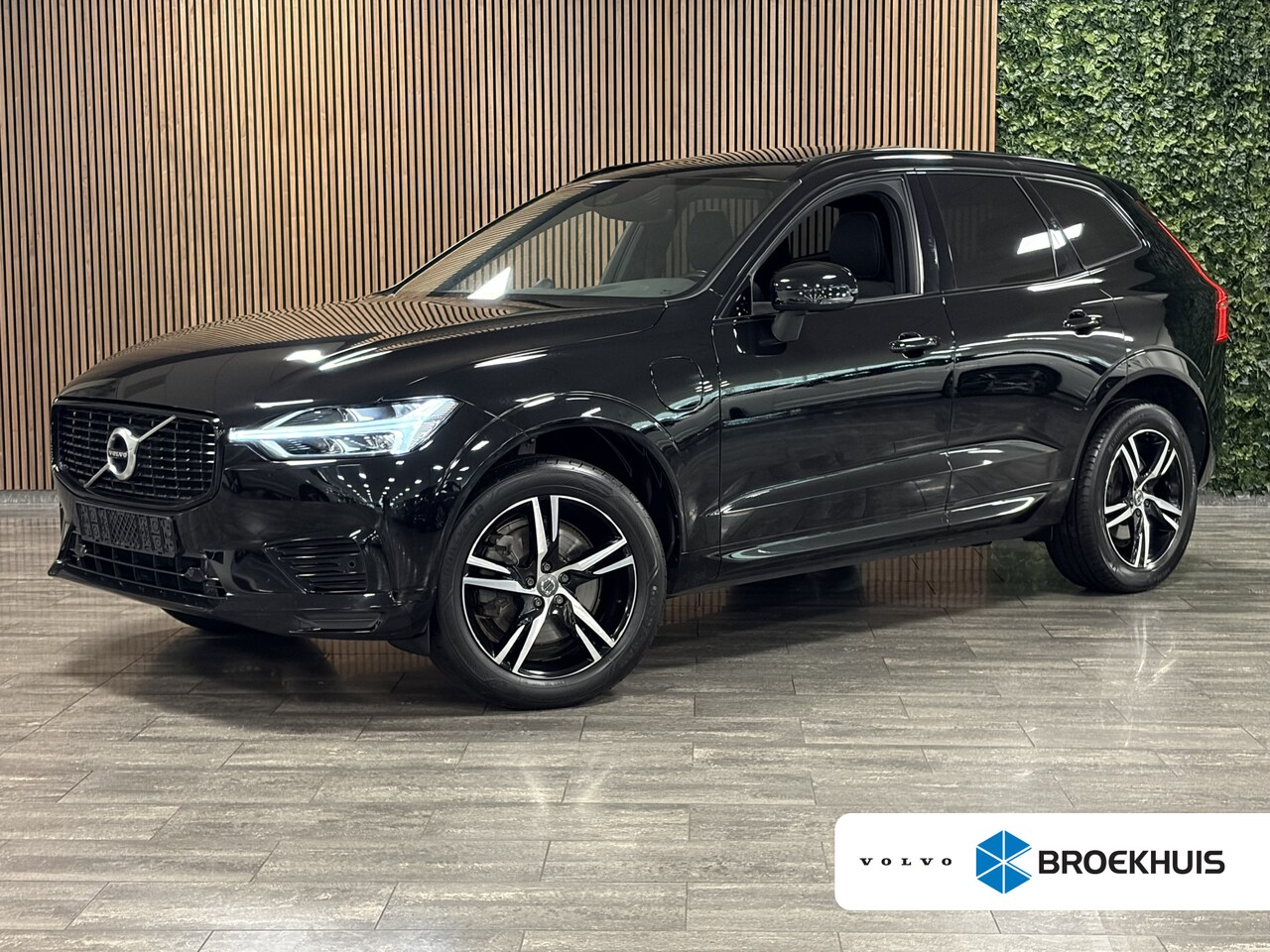Volvo XC60 - T6 AWD Recharge R-Design Bowers & Wilkins | Trekhaak | Stoel en Stuurwielverwarming | Park - AutoWereld.nl